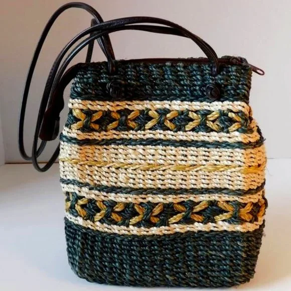 Woven Rattan Purse - Picture 1 of 9
